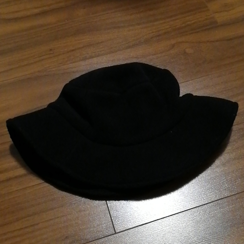 (3/$13) Good condition Taiga fleece hat